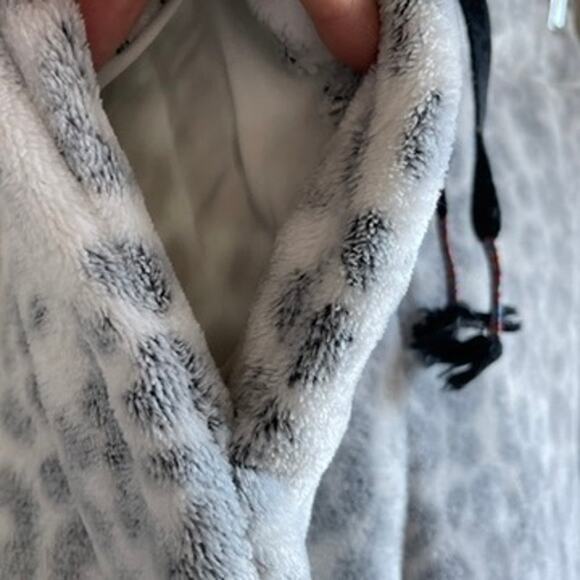 Wildfox Leopard Print Cozy Jogger Lounge Pants in Grey & White - Picture 6 of 8